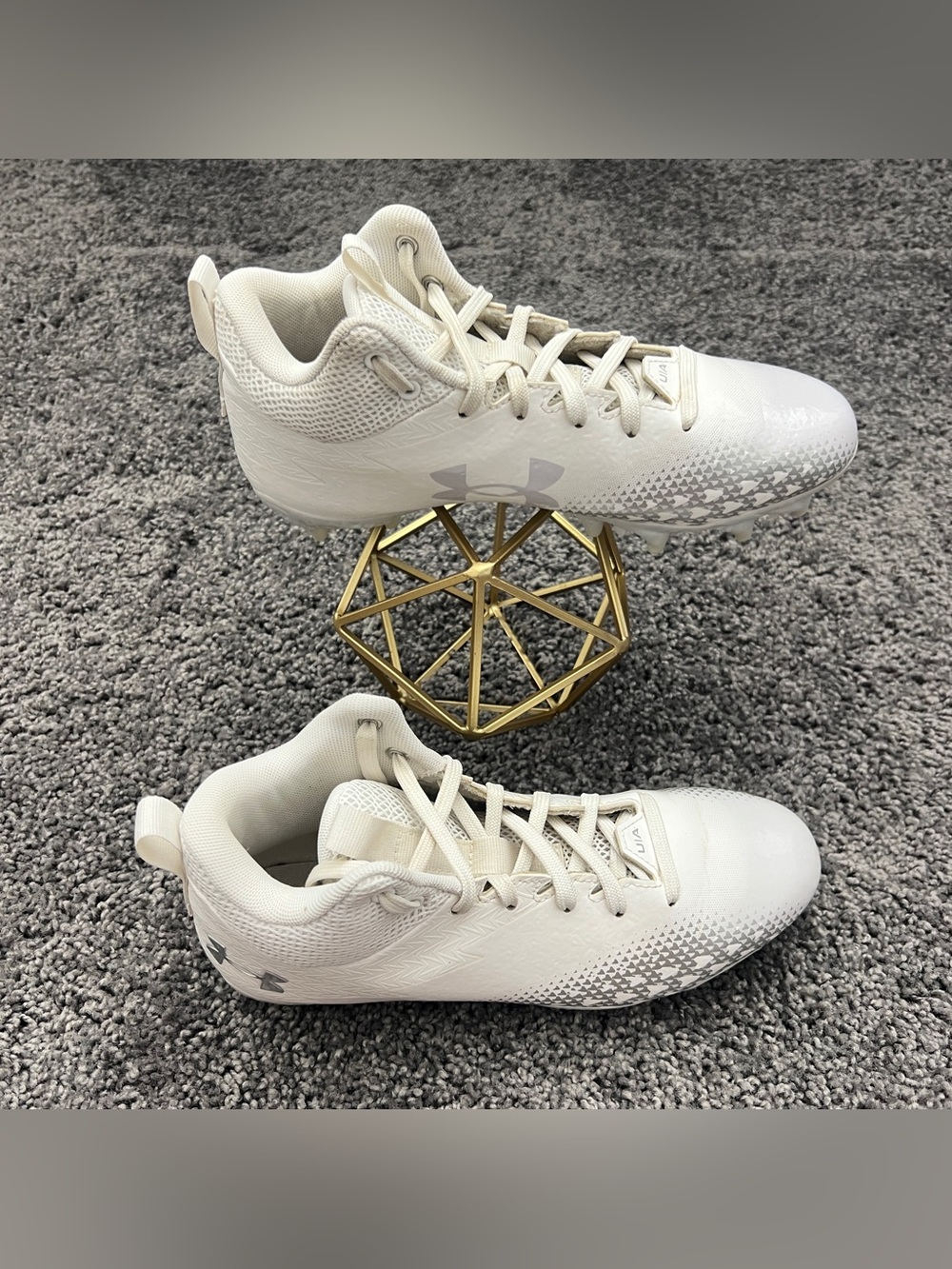 Under Armour Spotlight Select 3 Youth 5Y SMC White Metallic Silver 3026979-102